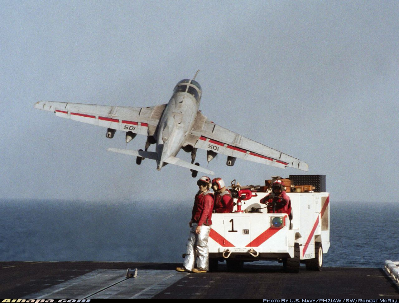 格鲁曼 EA-6B&ldquo;徘徊者&rdquo; \vert{} ID:24803