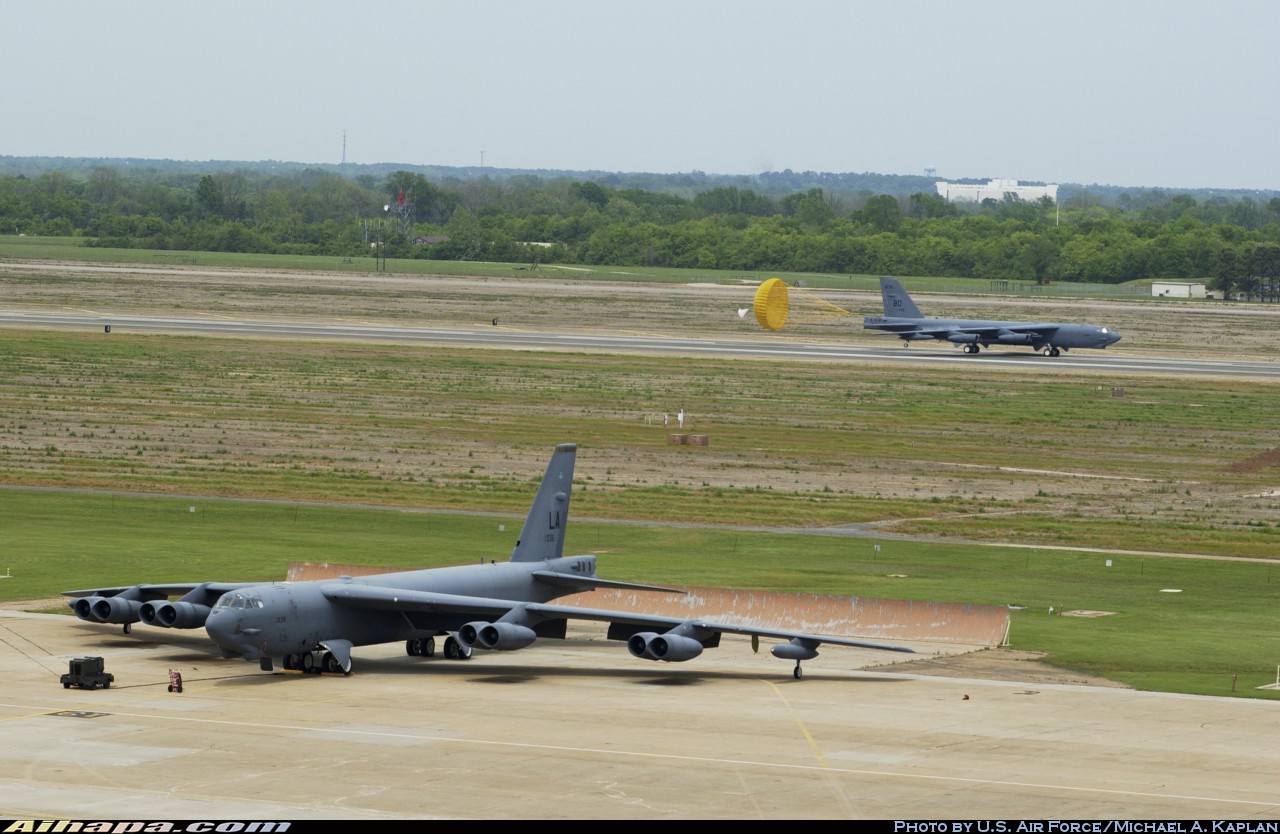 波音 B-52H&ldquo;同温层堡垒&rdquo; \vert{} ID:3076