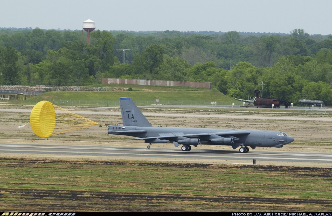 波音 B-52H&ldquo;同温层堡垒&rdquo; \vert{} ID:3068