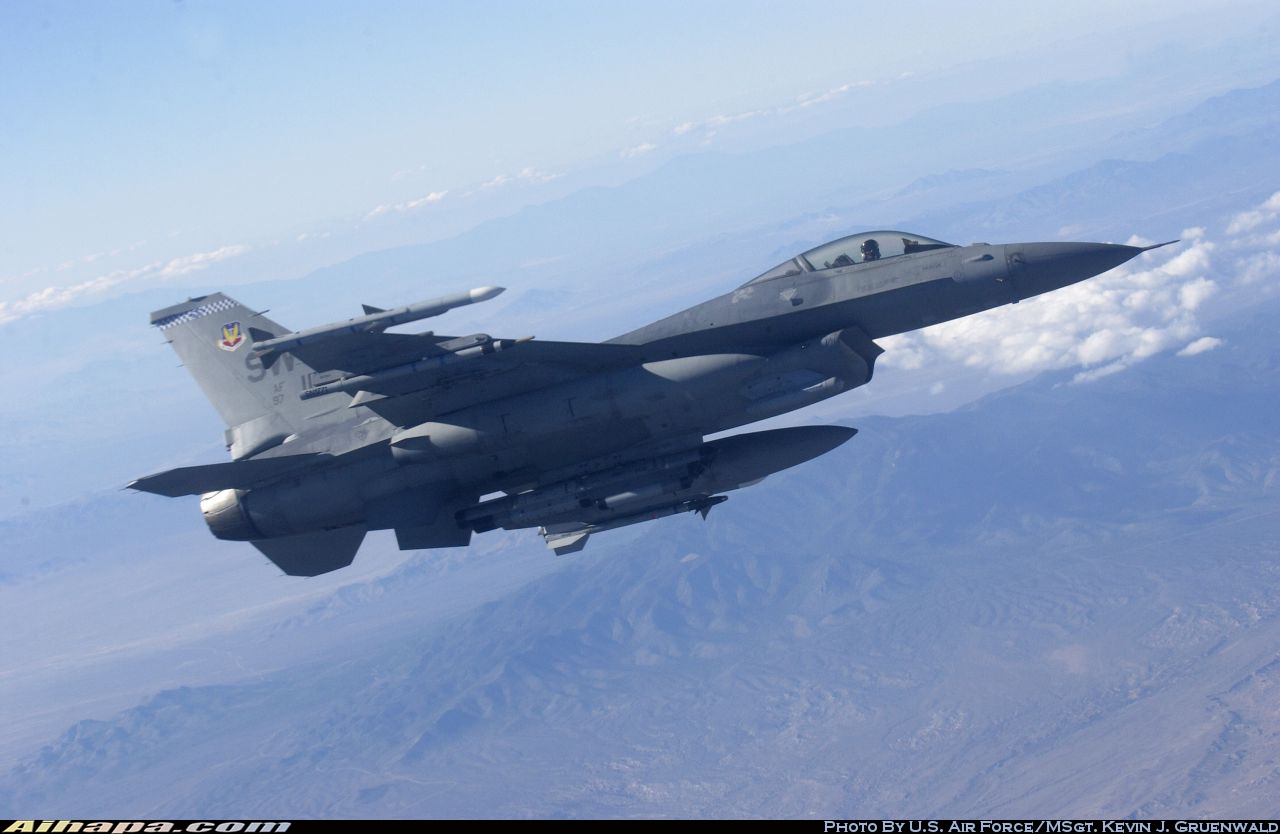 洛克希德-马丁 F-16CM&ldquo;战隼&rdquo; \vert{} ID:16083