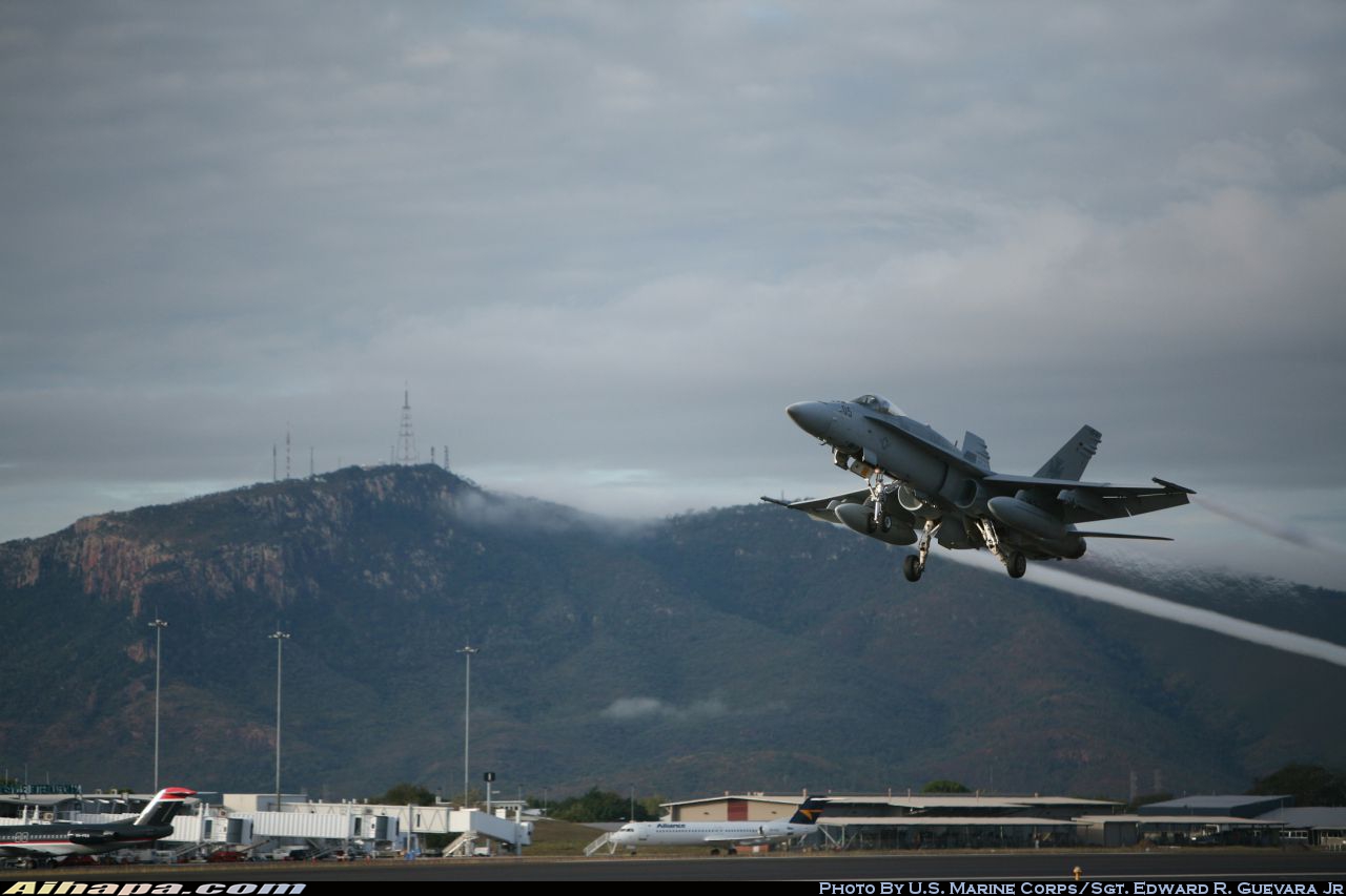 麦克唐纳-道格拉斯 F/A-18C&ldquo;大黄蜂&rdquo; \vert{} ID:21642