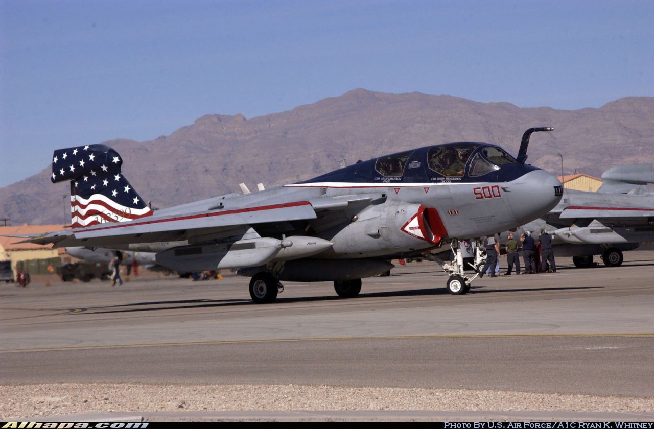 格鲁曼 EA-6B&ldquo;徘徊者&rdquo; \vert{} ID:17348