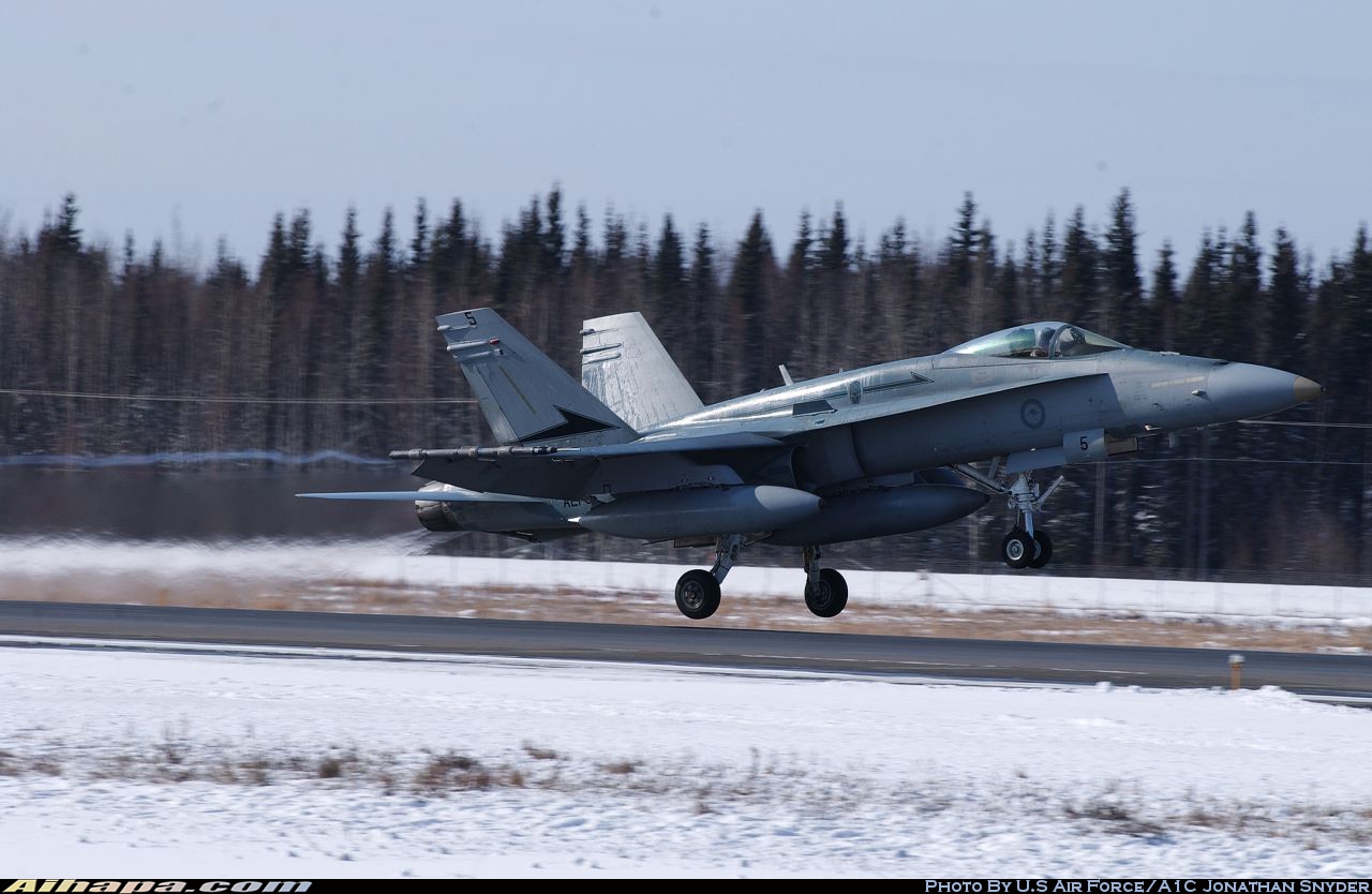 麦克唐纳-道格拉斯 F/A-18A&ldquo;大黄蜂&rdquo; \vert{} ID:18042