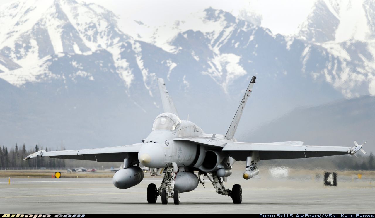麦克唐纳-道格拉斯 F/A-18C&ldquo;大黄蜂&rdquo; \vert{} ID:27228