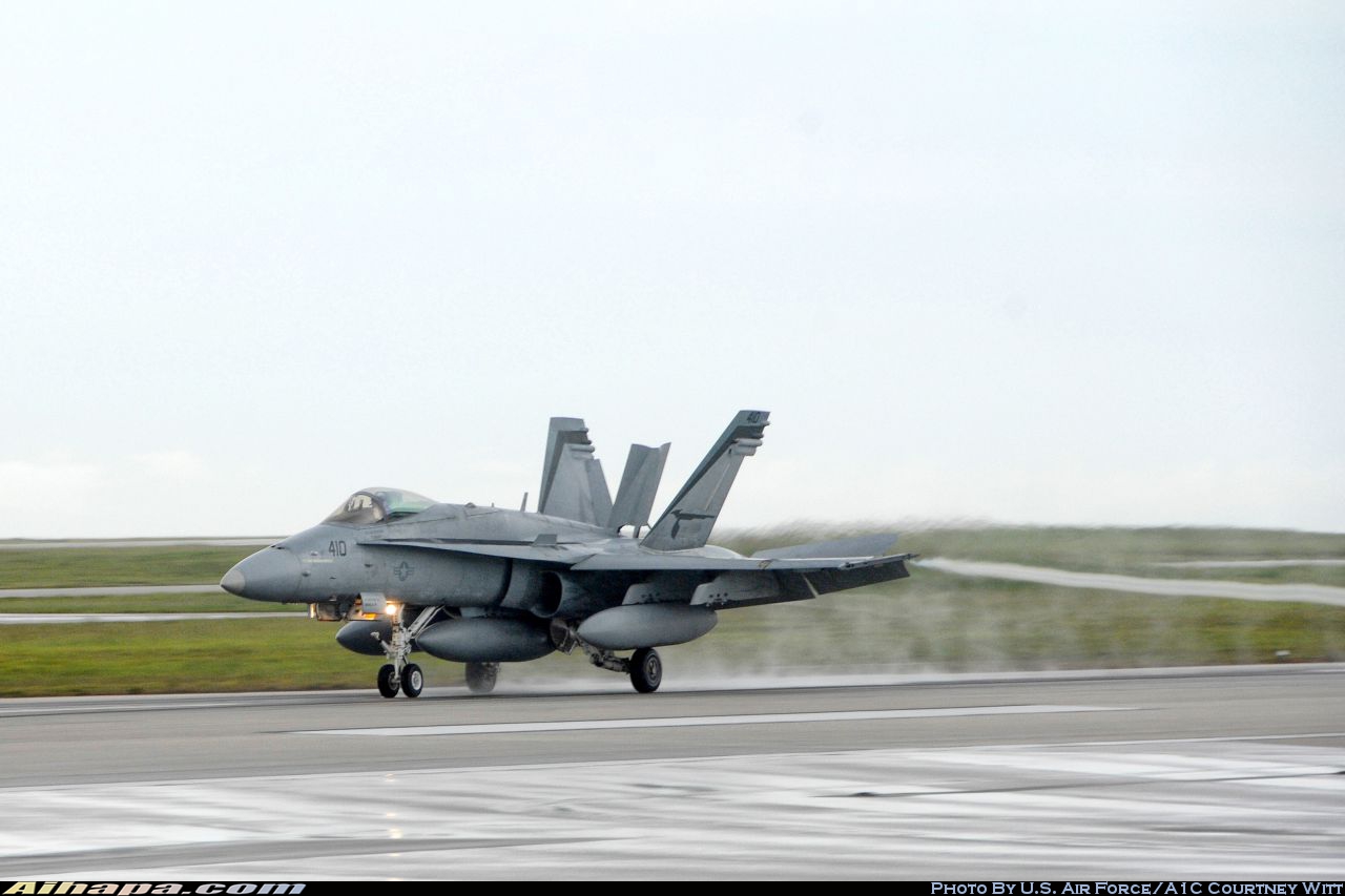 麦克唐纳-道格拉斯 F/A-18C&ldquo;大黄蜂&rdquo; \vert{} ID:21349