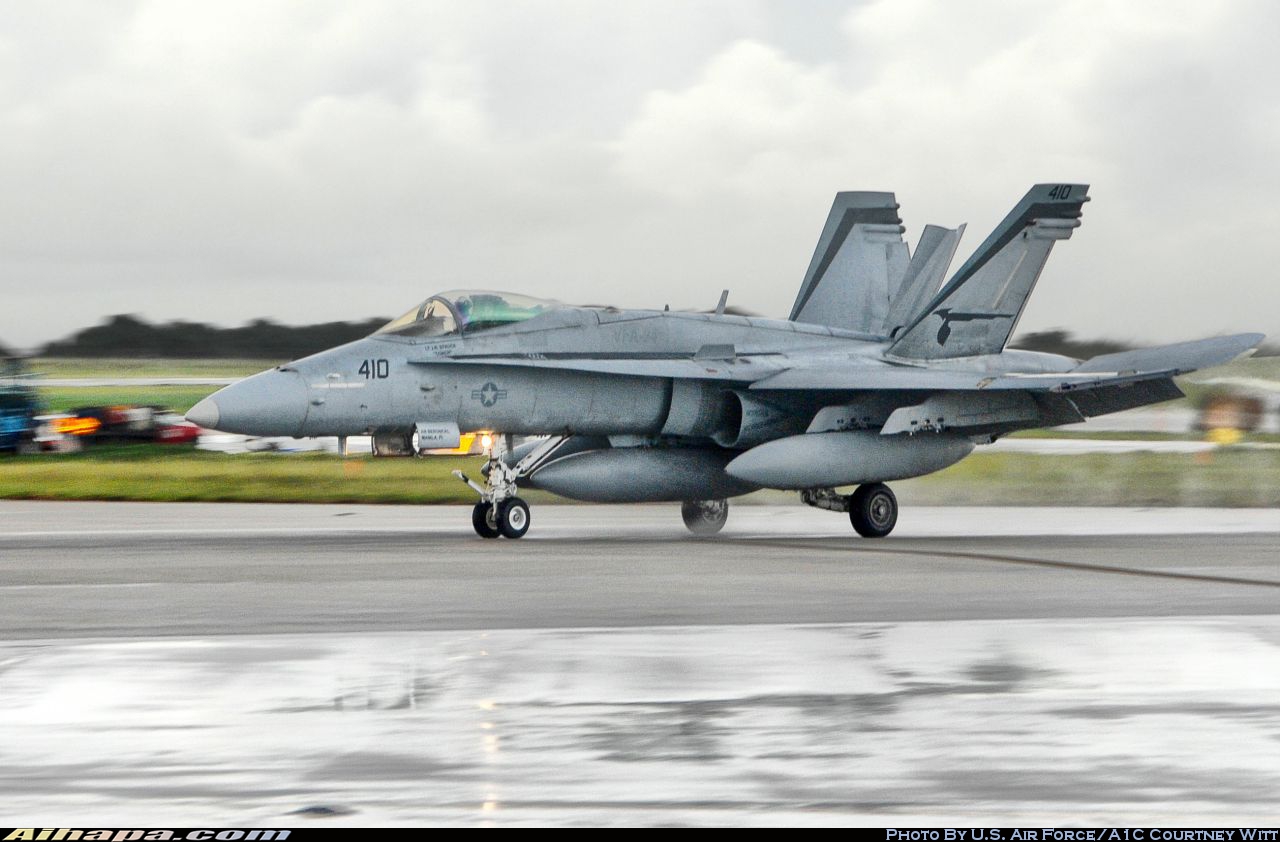 麦克唐纳-道格拉斯 F/A-18C&ldquo;大黄蜂&rdquo; \vert{} ID:21351