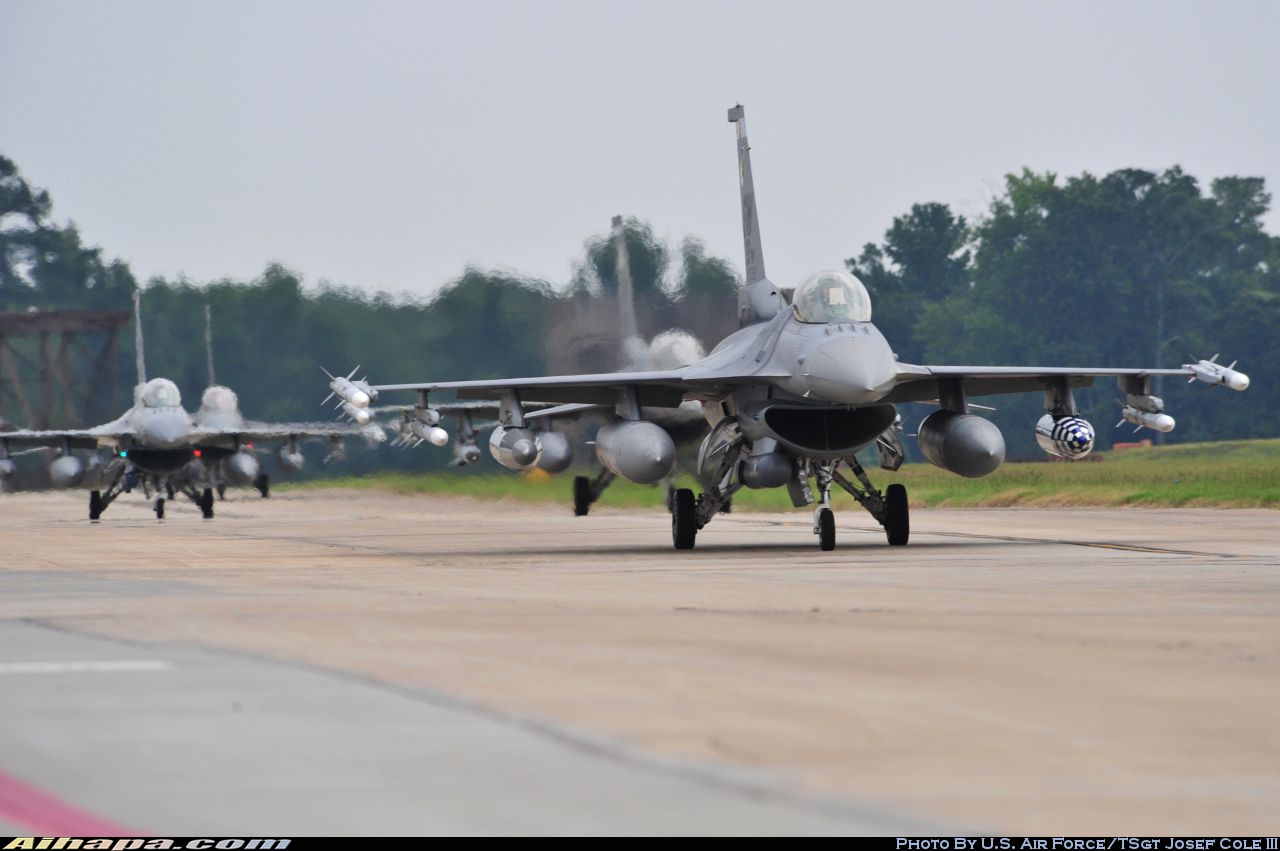洛克希德-马丁 F-16CM&ldquo;战隼&rdquo; \vert{} ID:21197
