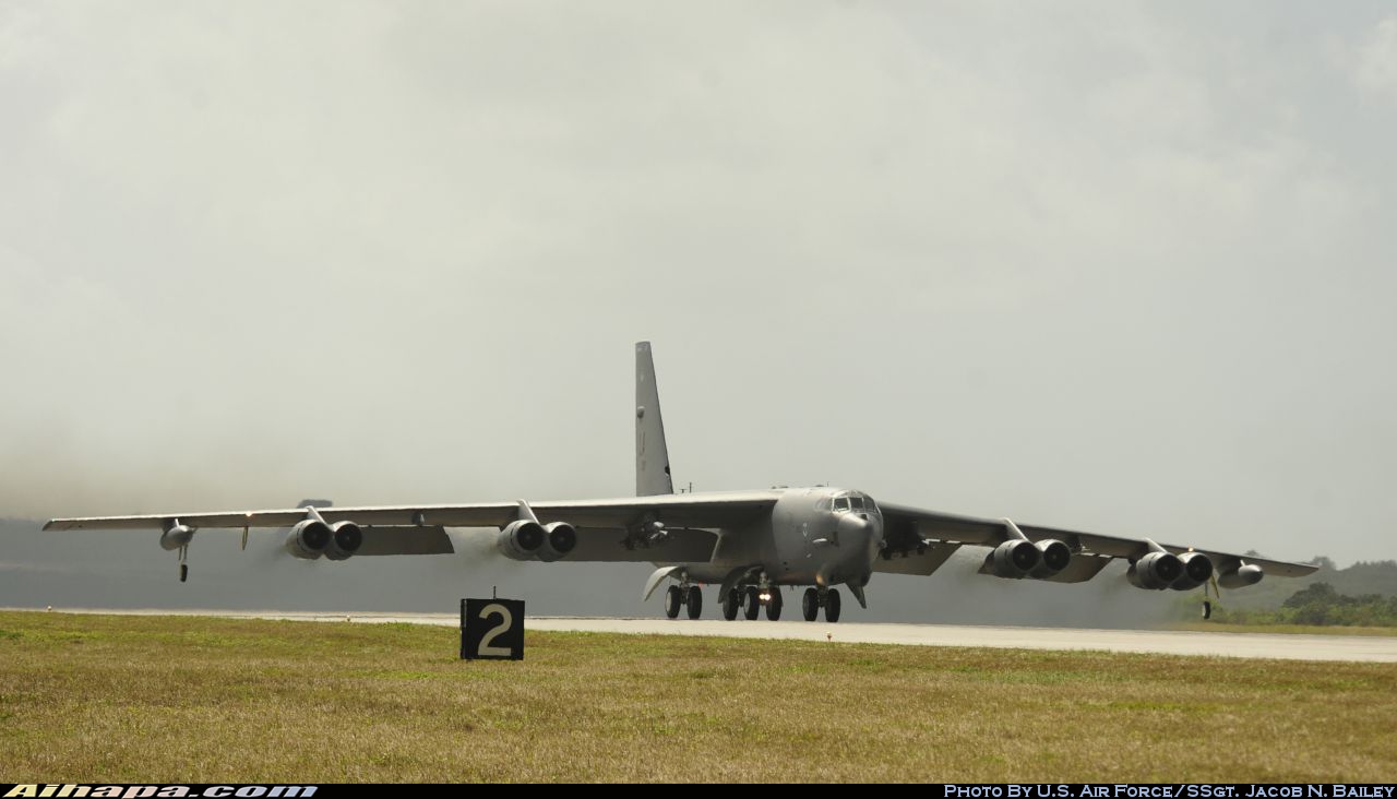 波音 B-52H&ldquo;同温层堡垒&rdquo; \vert{} ID:20397