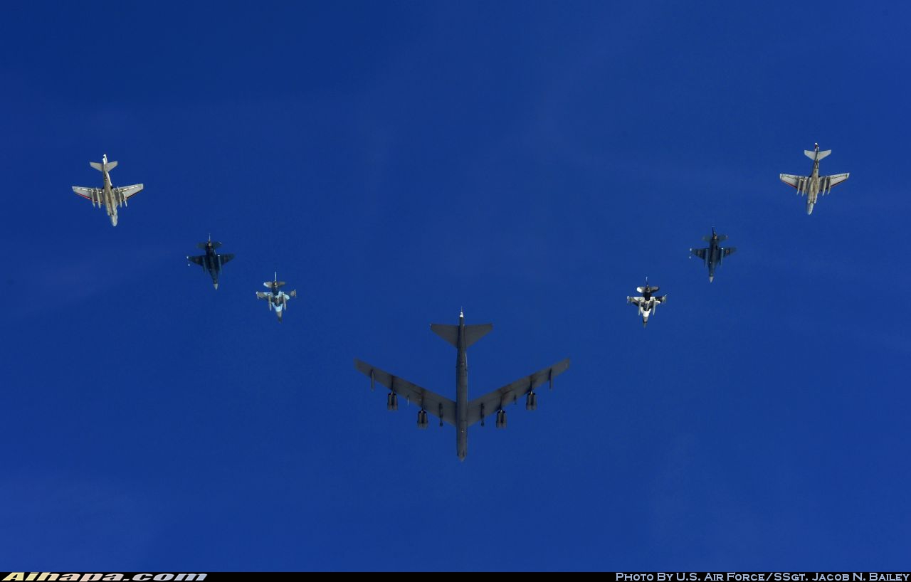 波音 B-52H&ldquo;同温层堡垒&rdquo; \vert{} ID:20447