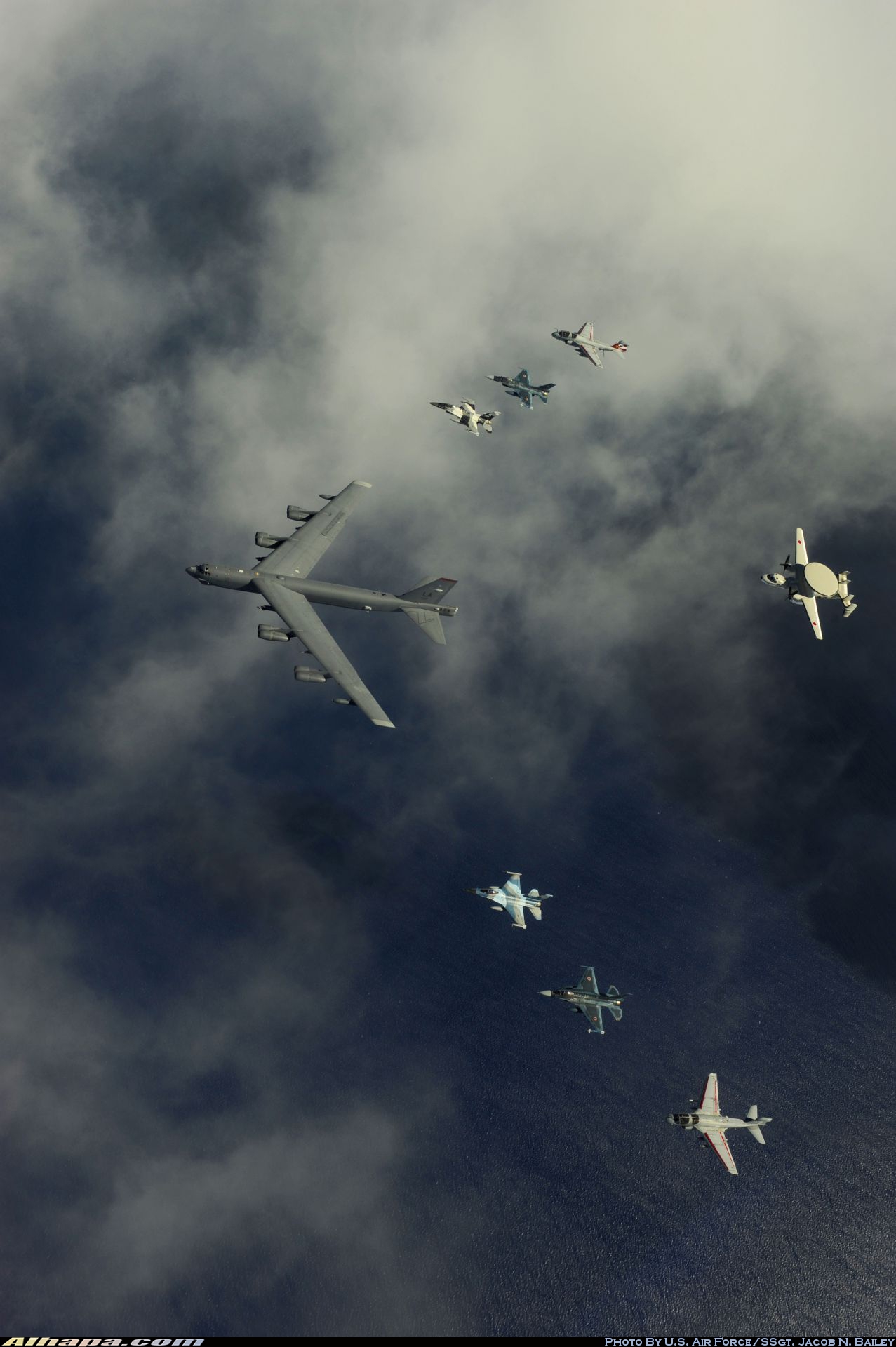 波音 B-52H&ldquo;同温层堡垒&rdquo; \vert{} ID:20487