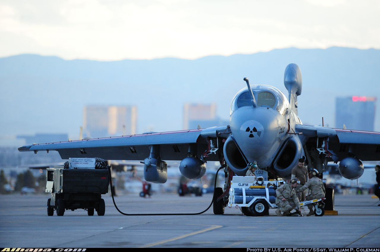 格鲁曼 EA-6B&ldquo;徘徊者&rdquo; \vert{} ID:17354