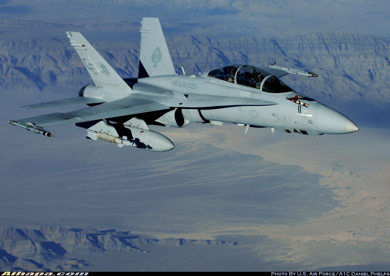 麦克唐纳-道格拉斯 F/A-18D&ldquo;大黄蜂&rdquo; \vert{} ID:17546