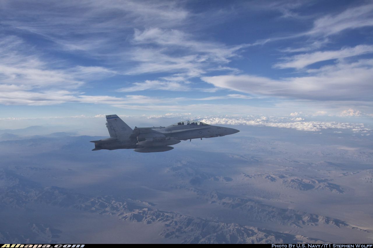 麦克唐纳-道格拉斯 F/A-18D&ldquo;大黄蜂&rdquo; \vert{} ID:17550