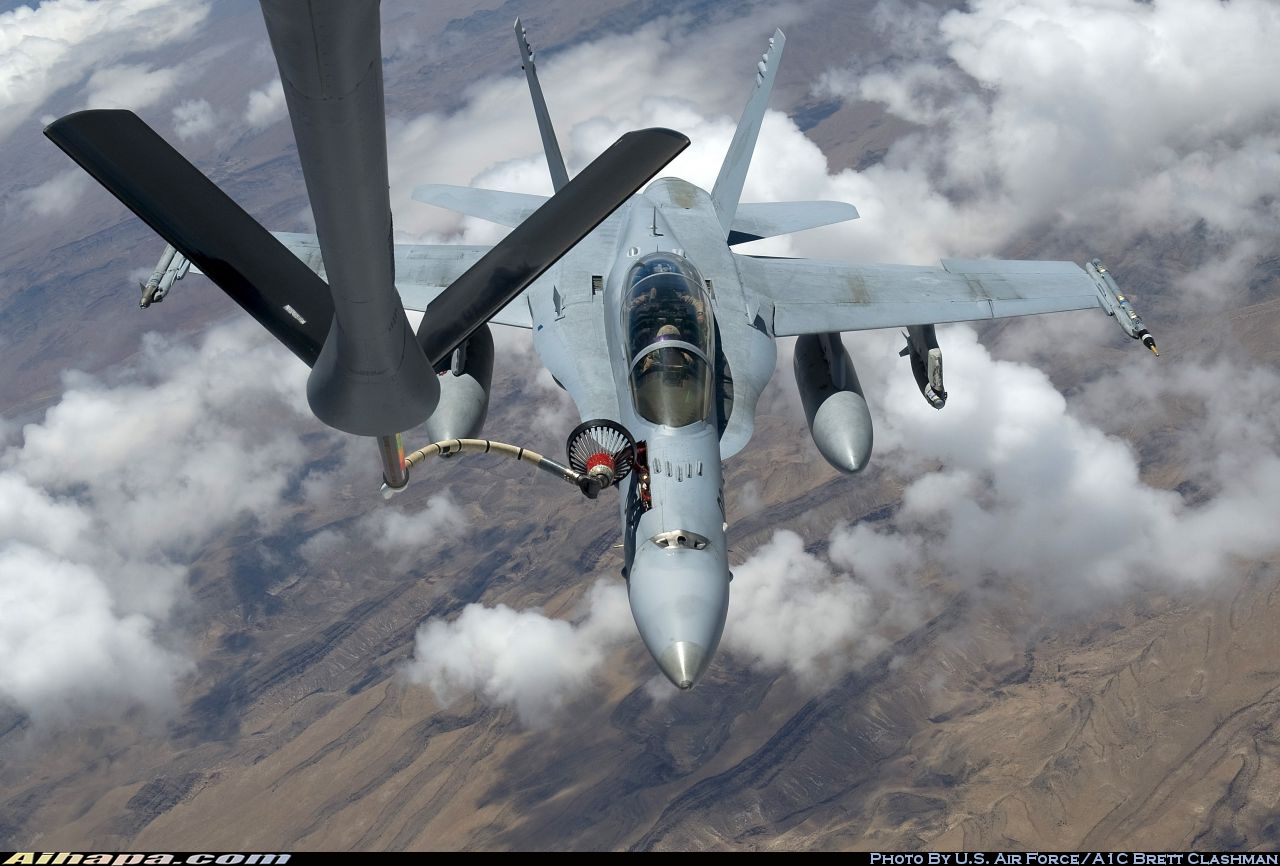 麦克唐纳-道格拉斯 F/A-18D&ldquo;大黄蜂&rdquo; \vert{} ID:17540