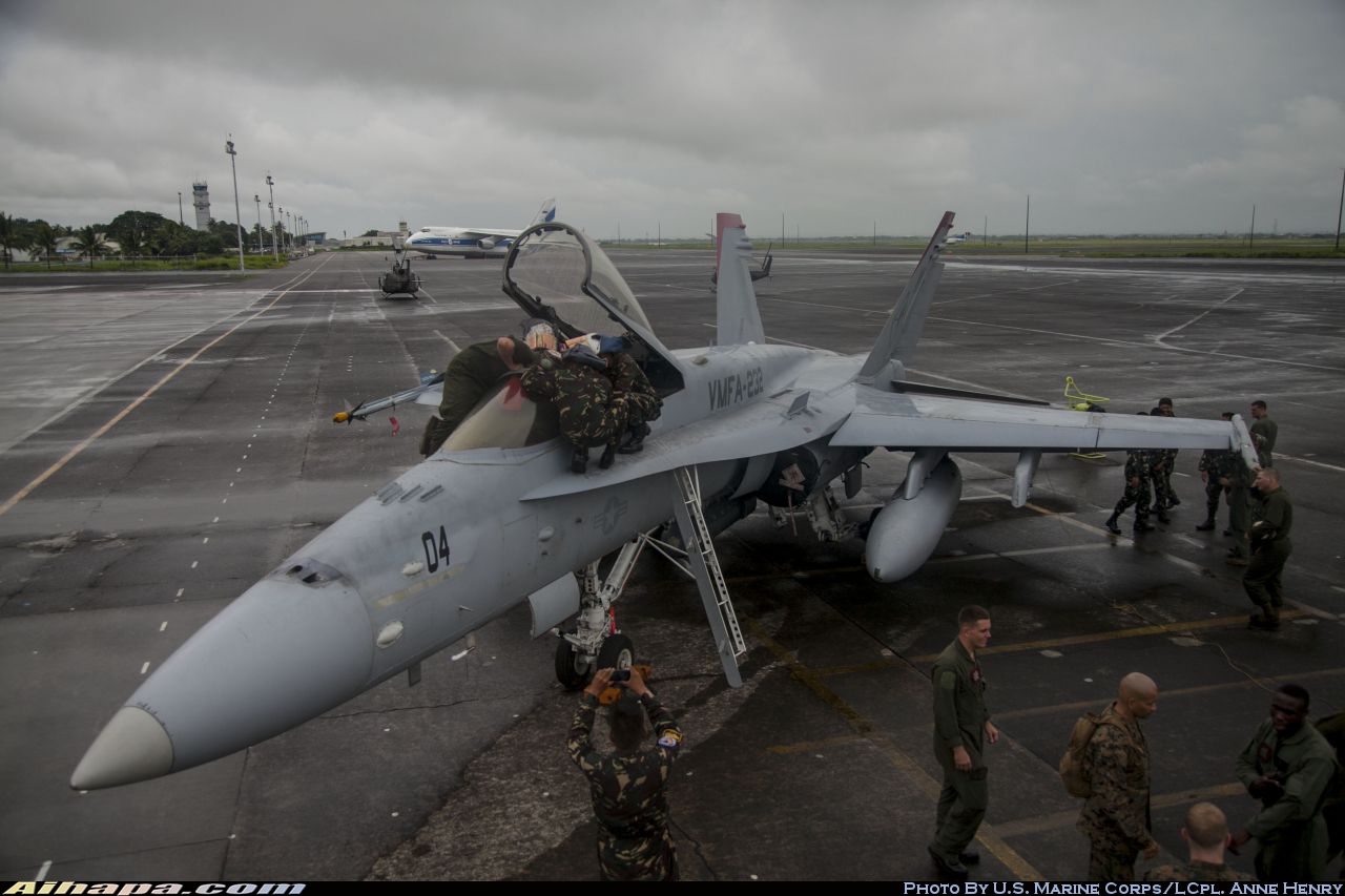 麦克唐纳-道格拉斯 F/A-18C&ldquo;大黄蜂&rdquo; \vert{} ID:13904