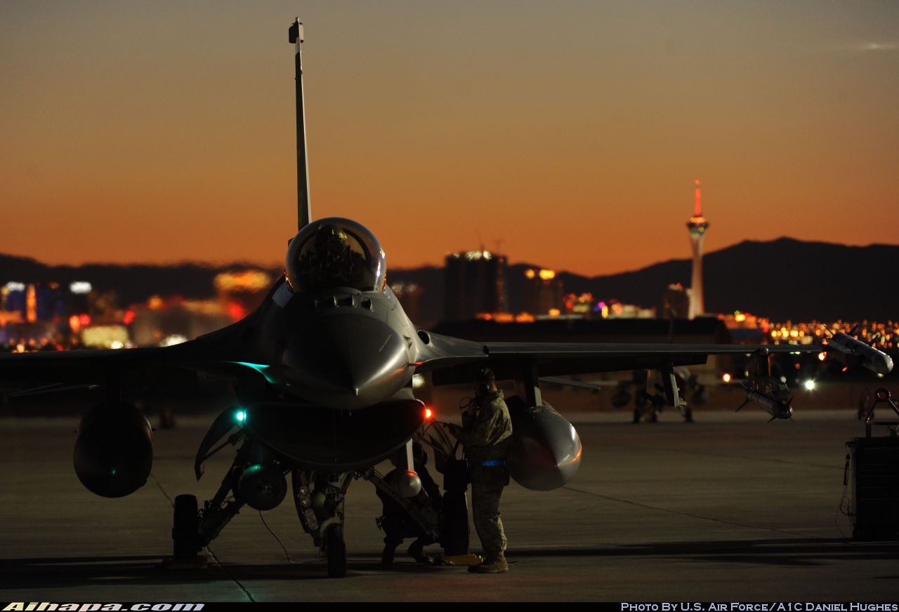 洛克希德 F-16CM&ldquo;战隼&rdquo; \vert{} ID:17572