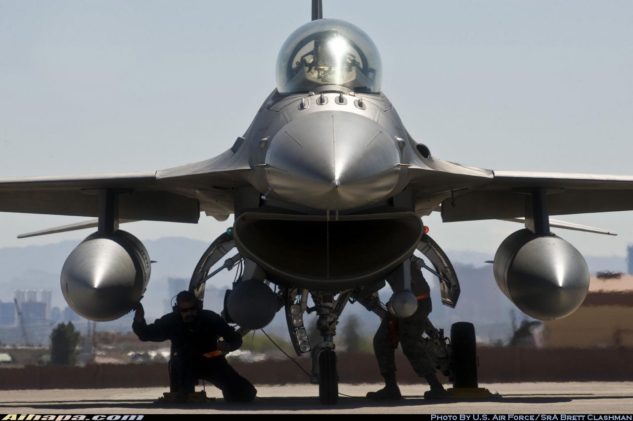 洛克希德-马丁 F-16CM&ldquo;战隼&rdquo; \vert{} ID:21154