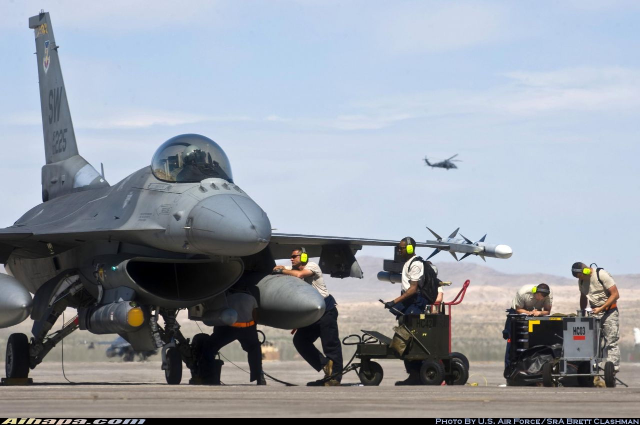 洛克希德-马丁 F-16CM&ldquo;战隼&rdquo; \vert{} ID:21152
