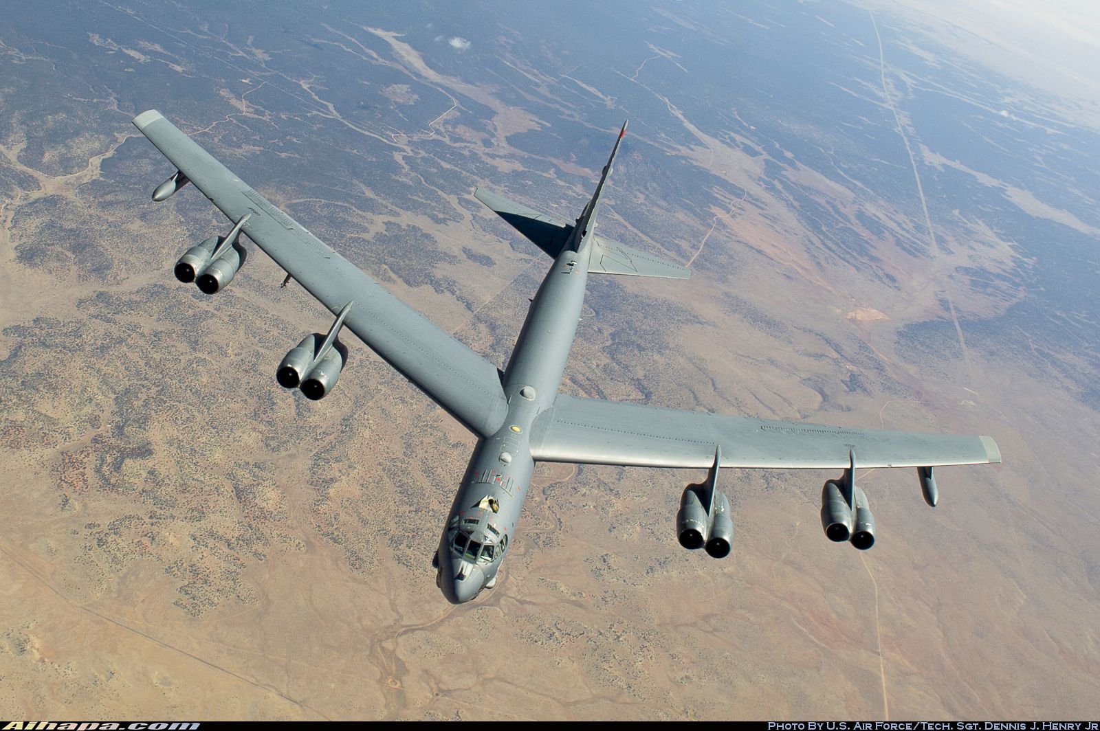 波音 B-52H&ldquo;同温层堡垒&rdquo; \vert{} ID:8011