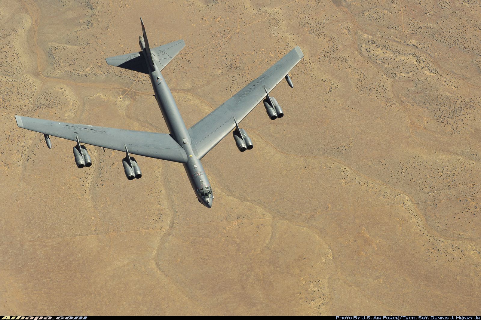 波音 B-52H&ldquo;同温层堡垒&rdquo; \vert{} ID:8009