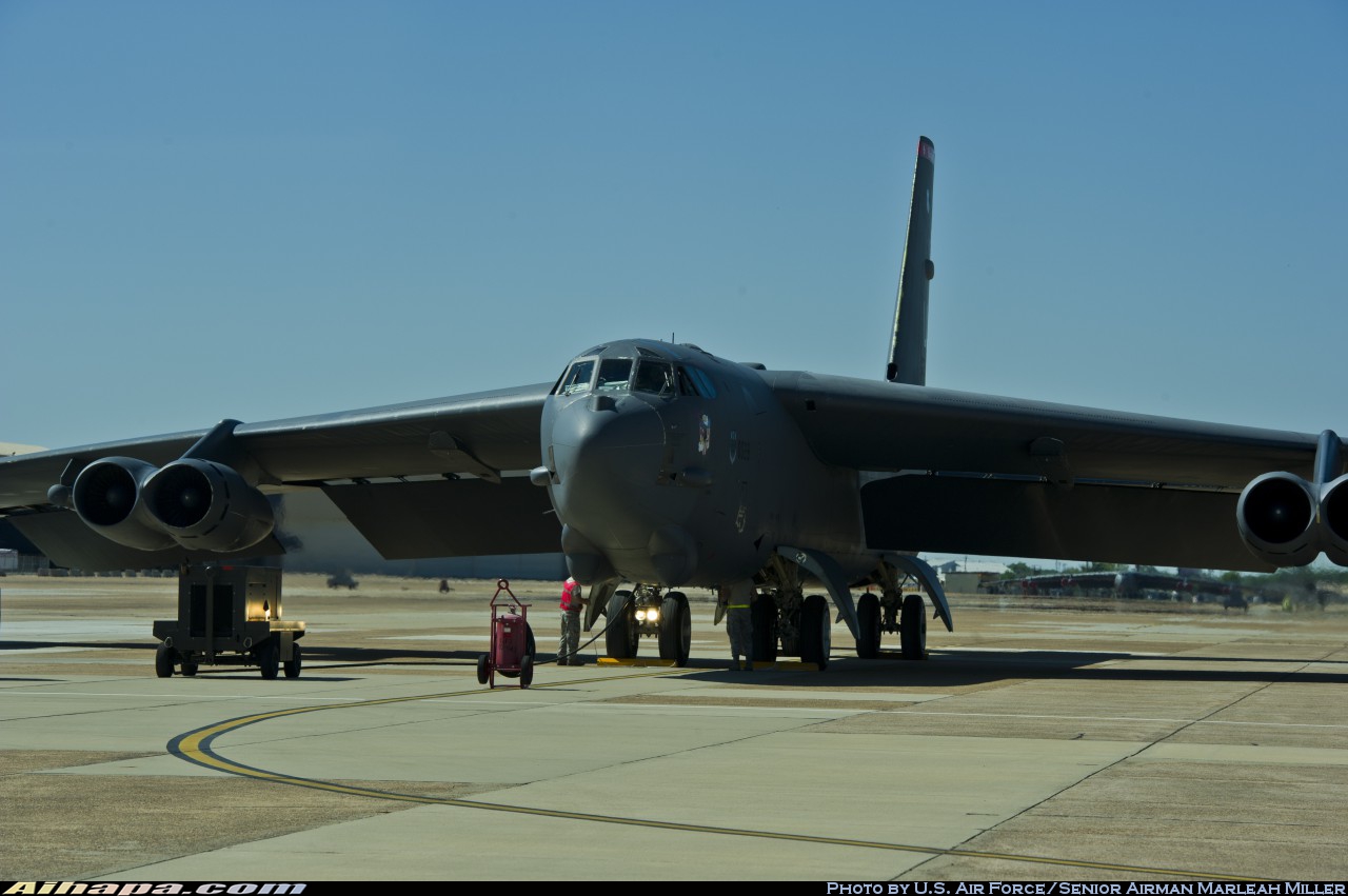 波音 B-52H&ldquo;同温层堡垒&rdquo; \vert{} ID:3377