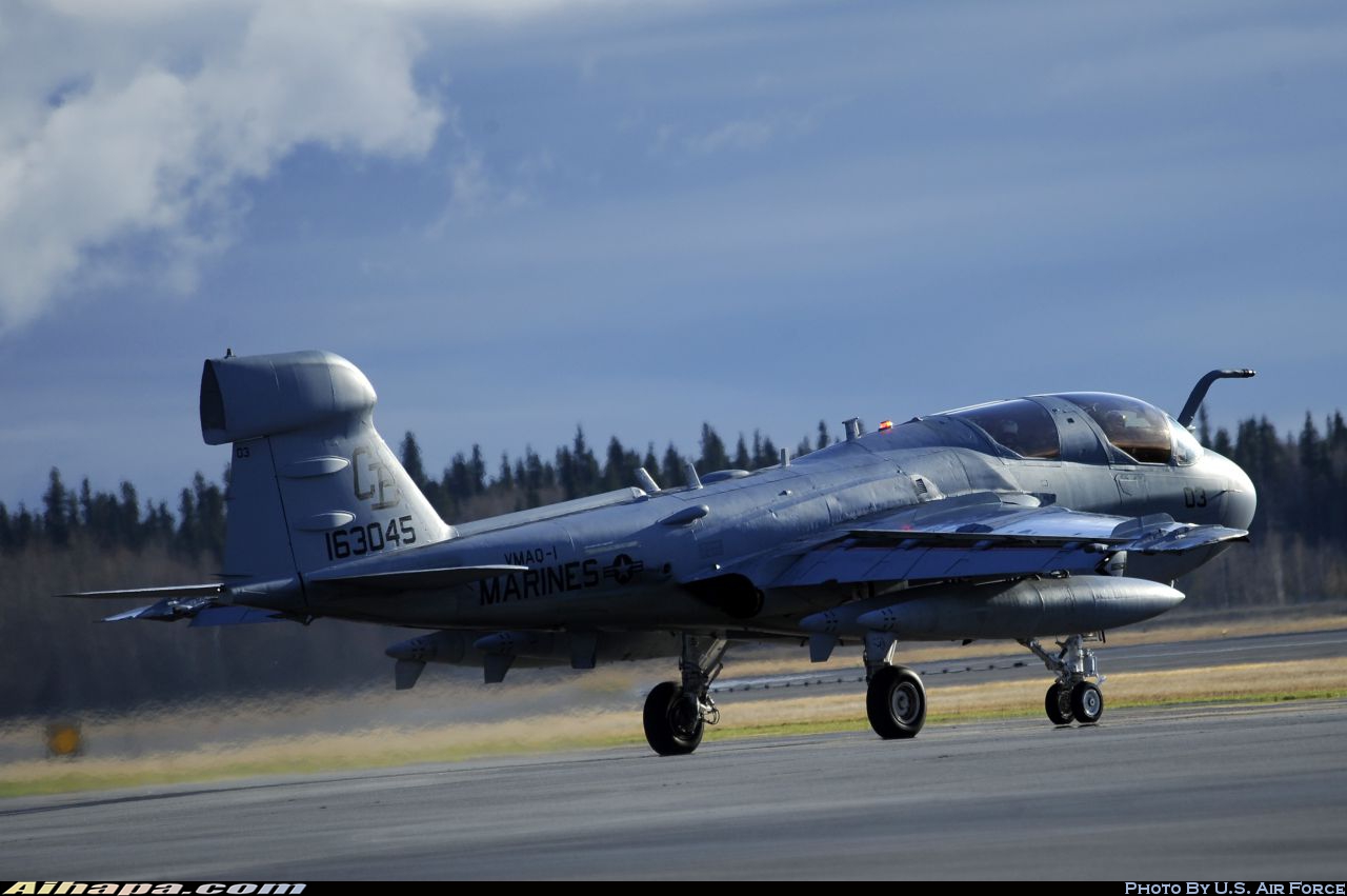 格鲁曼 EA-6B&ldquo;徘徊者&rdquo; \vert{} ID:18498