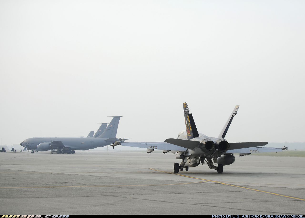 麦克唐纳-道格拉斯 F/A-18C&ldquo;大黄蜂&rdquo; \vert{} ID:15620