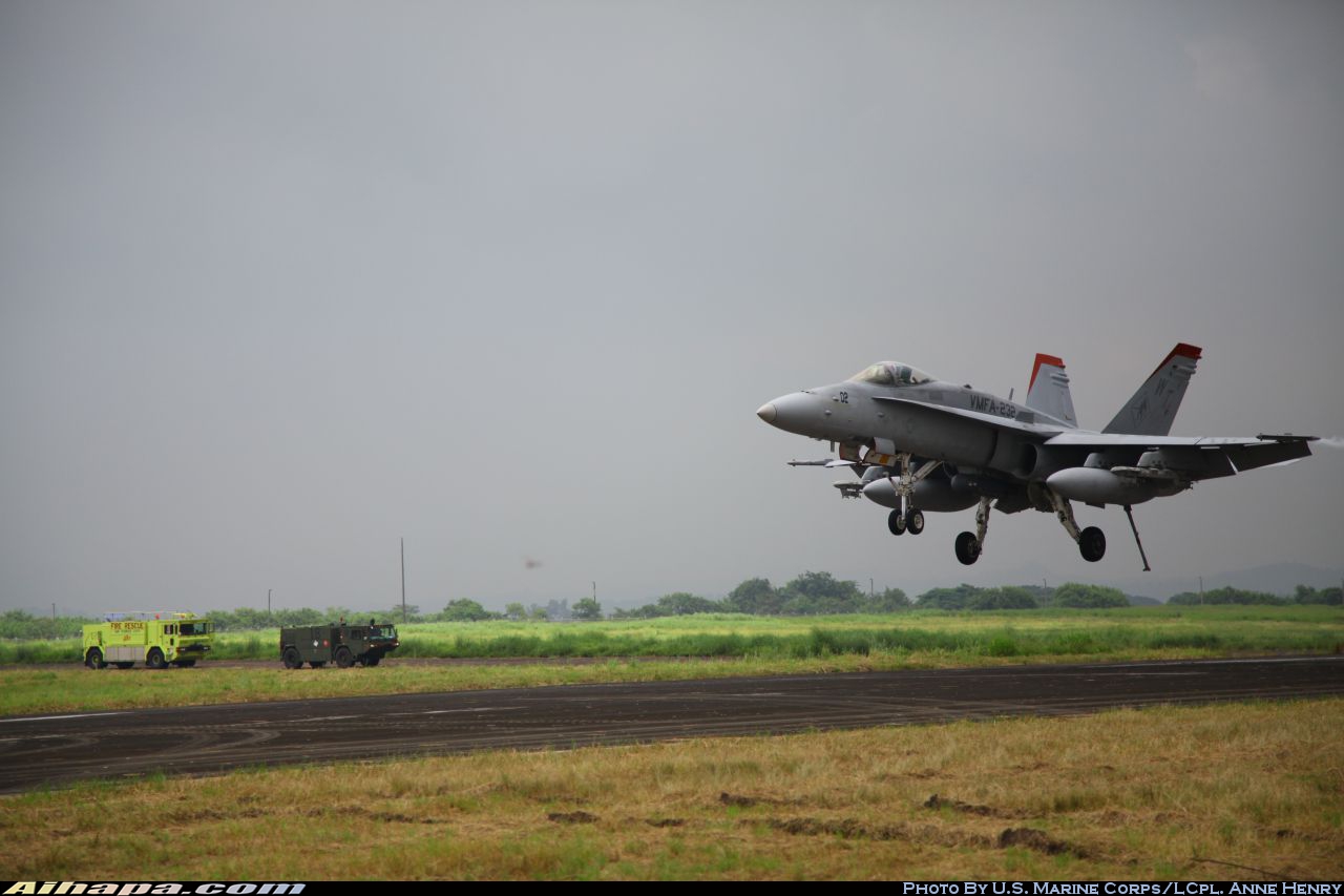 麦克唐纳-道格拉斯 F/A-18C&ldquo;大黄蜂&rdquo; \vert{} ID:13909