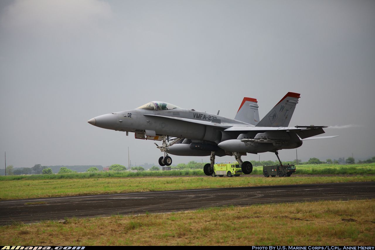 麦克唐纳-道格拉斯 F/A-18C&ldquo;大黄蜂&rdquo; \vert{} ID:13907