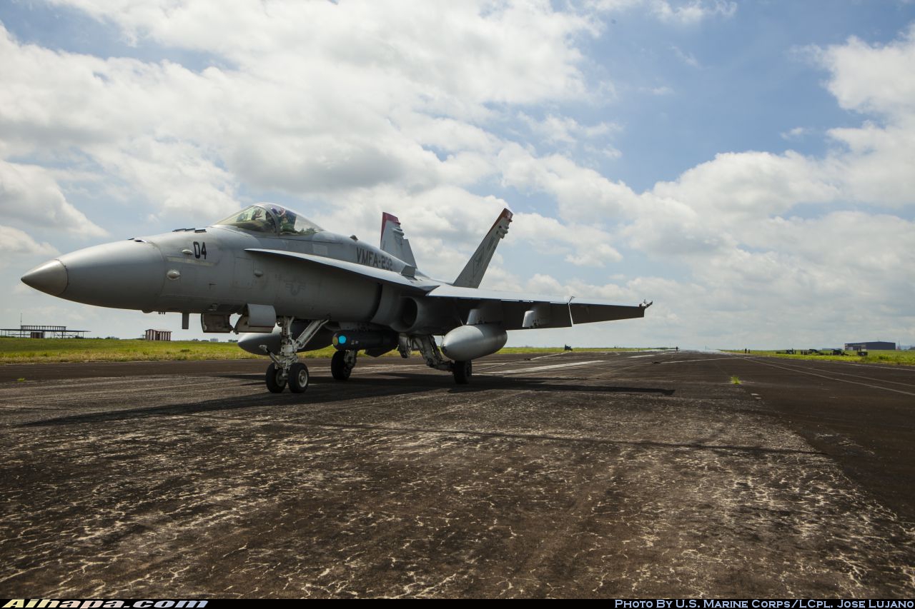 麦克唐纳-道格拉斯 F/A-18C&ldquo;大黄蜂&rdquo; \vert{} ID:13913
