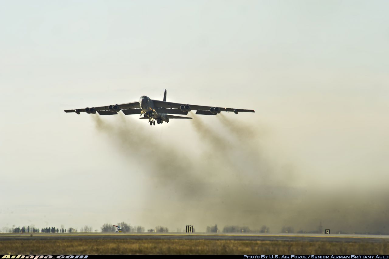 波音 B-52H&ldquo;同温层堡垒&rdquo; \vert{} ID:8084