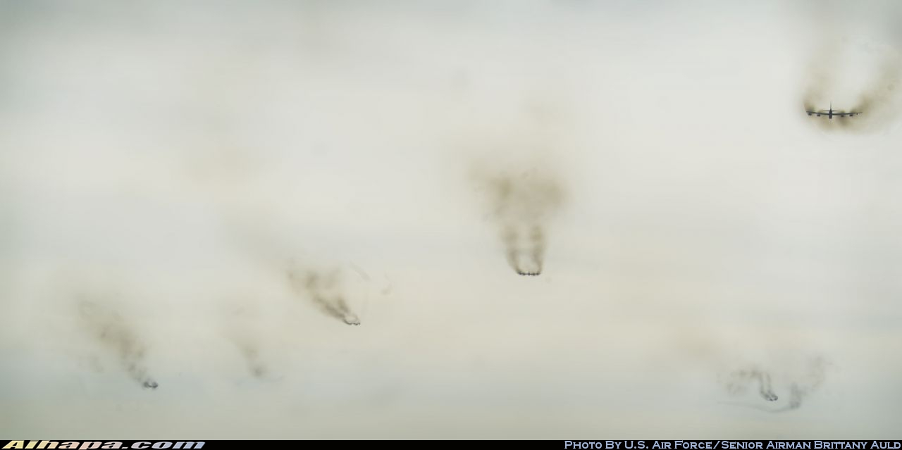 波音 B-52H&ldquo;同温层堡垒&rdquo; \vert{} ID:8090