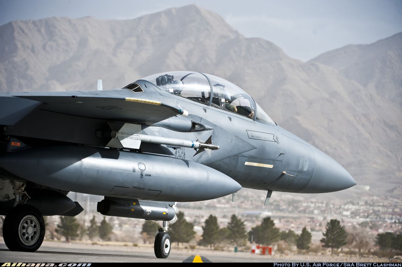 麦克唐纳-道格拉斯 F-15E&ldquo;攻击鹰&rdquo; \vert{} ID:15708
