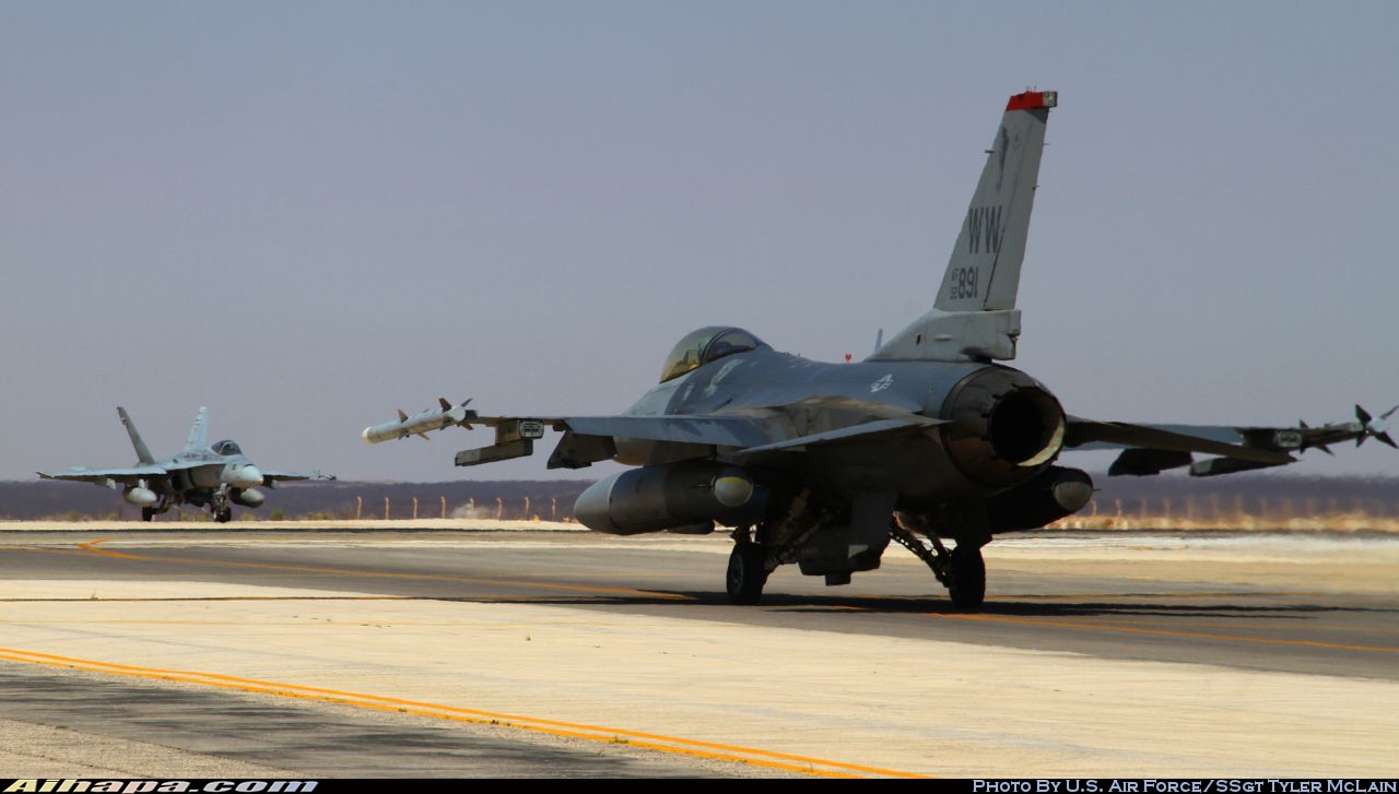 洛克希德 F-16CM&ldquo;战隼&rdquo; \vert{} ID:8278