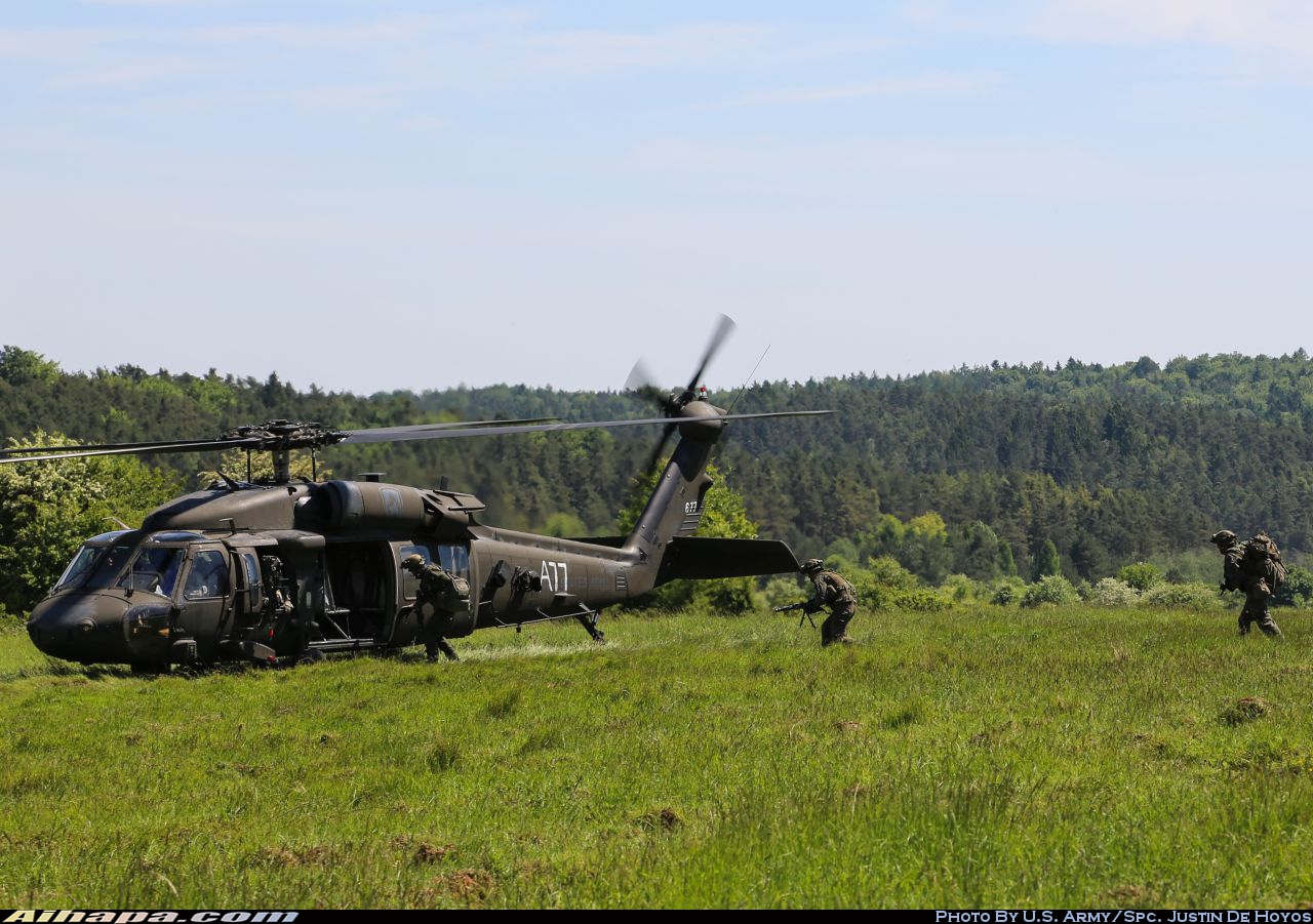 西科斯基 UH-60L&ldquo;黑鹰&rdquo; \vert{} ID:9000