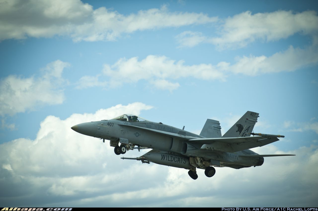 麦克唐纳-道格拉斯 F/A-18C&ldquo;大黄蜂&rdquo; \vert{} ID:21203