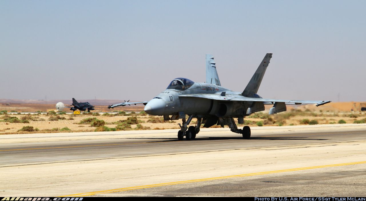 麦克唐纳-道格拉斯 F/A-18A&ldquo;大黄蜂&rdquo; \vert{} ID:8126