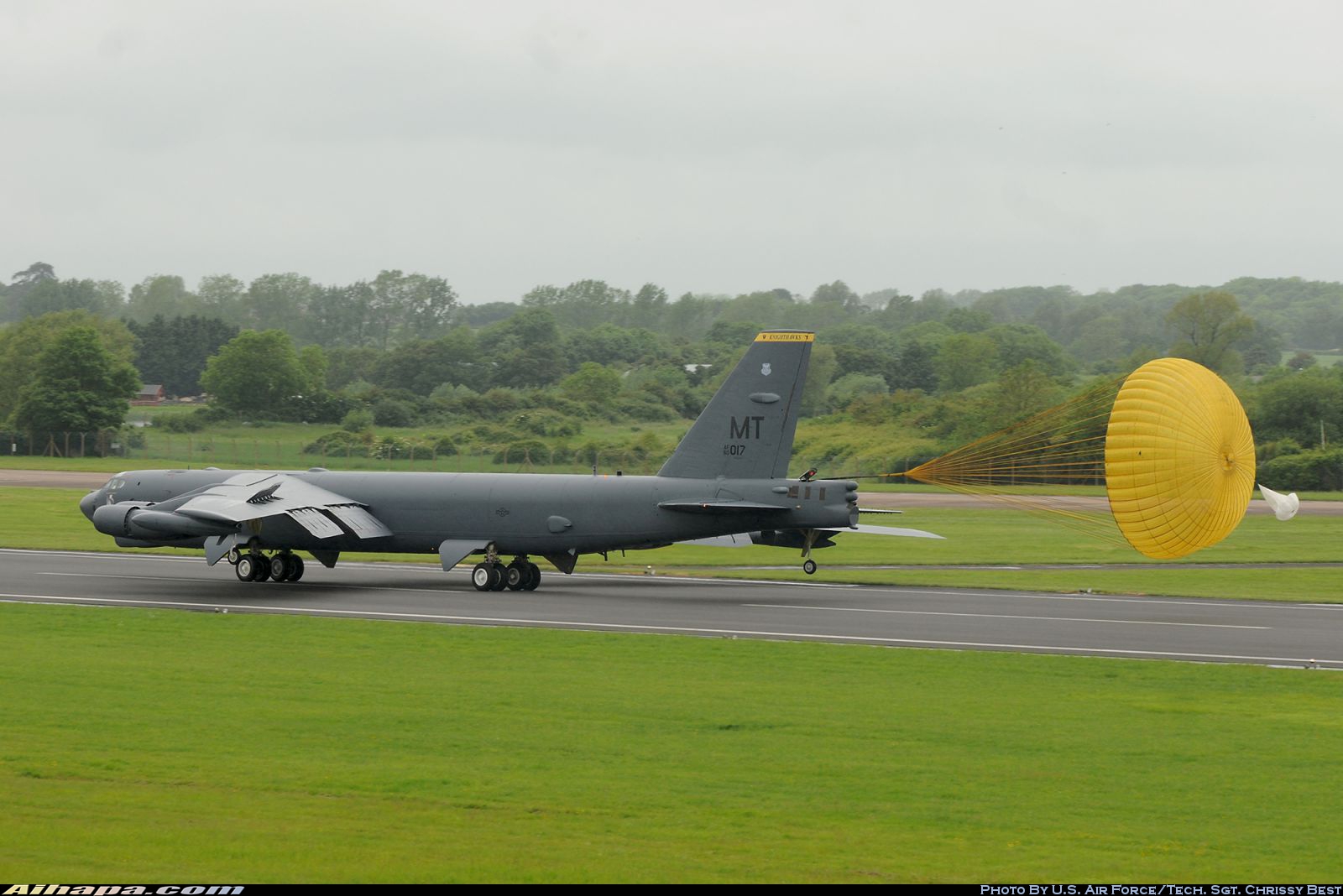 波音 B-52H&ldquo;同温层堡垒&rdquo; \vert{} ID:7997