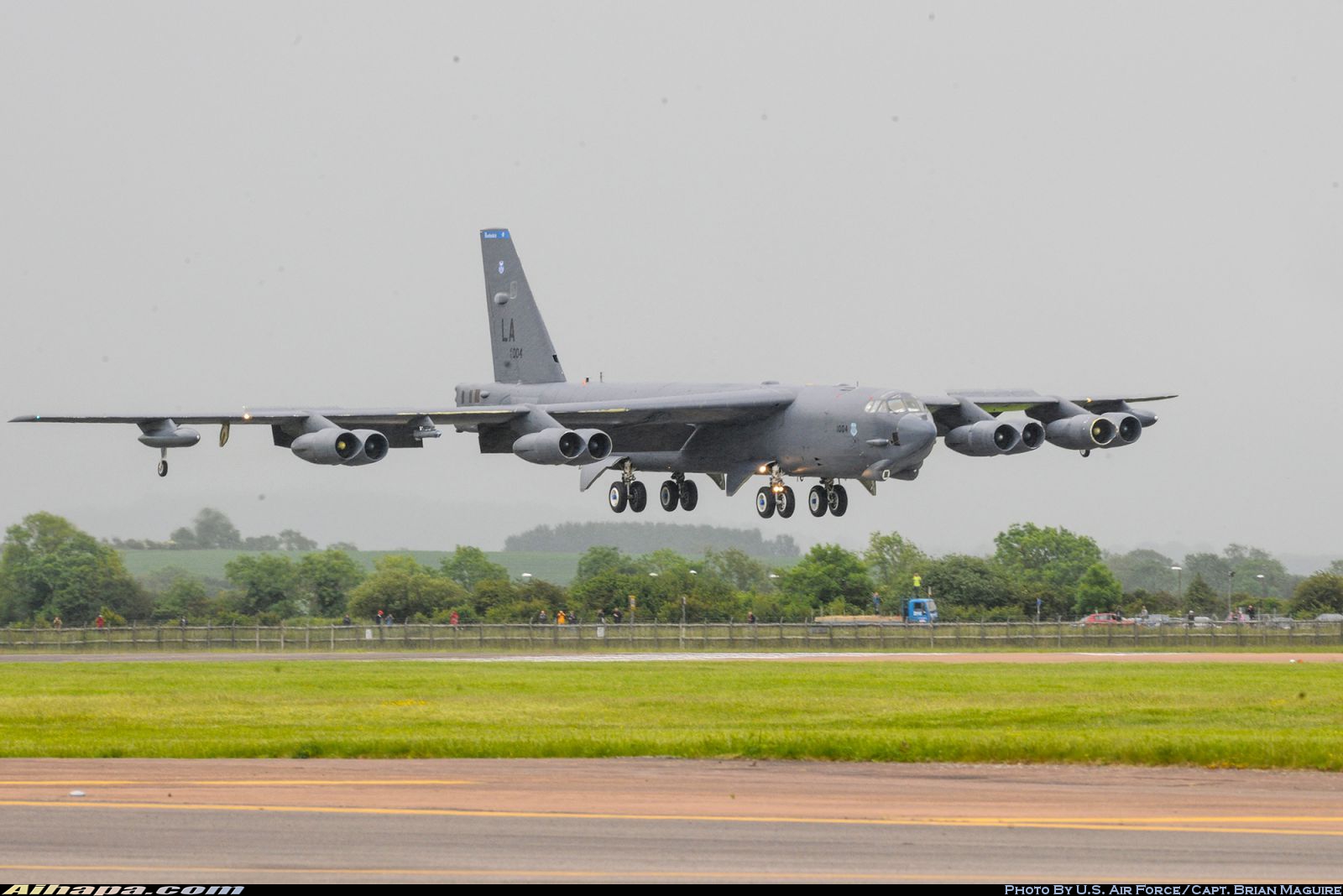 波音 B-52H&ldquo;同温层堡垒&rdquo; \vert{} ID:8003