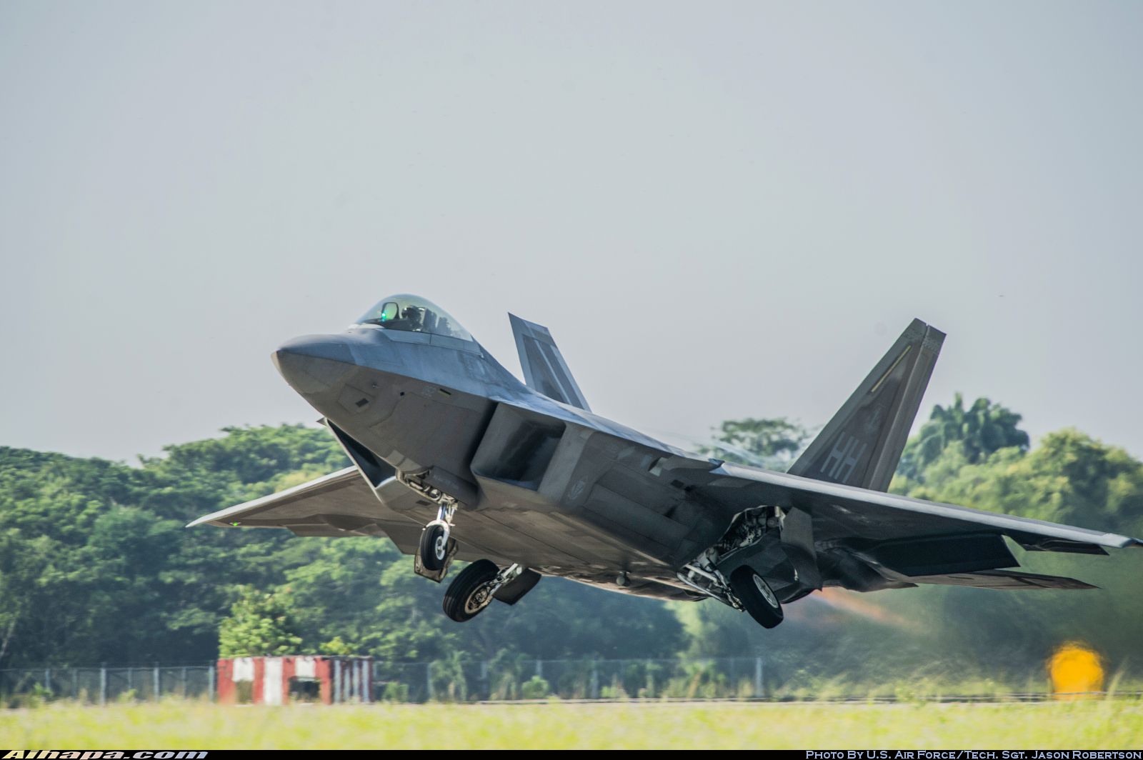 洛克希德-马丁 F-22A&ldquo;猛禽&rdquo; \vert{} ID:7406