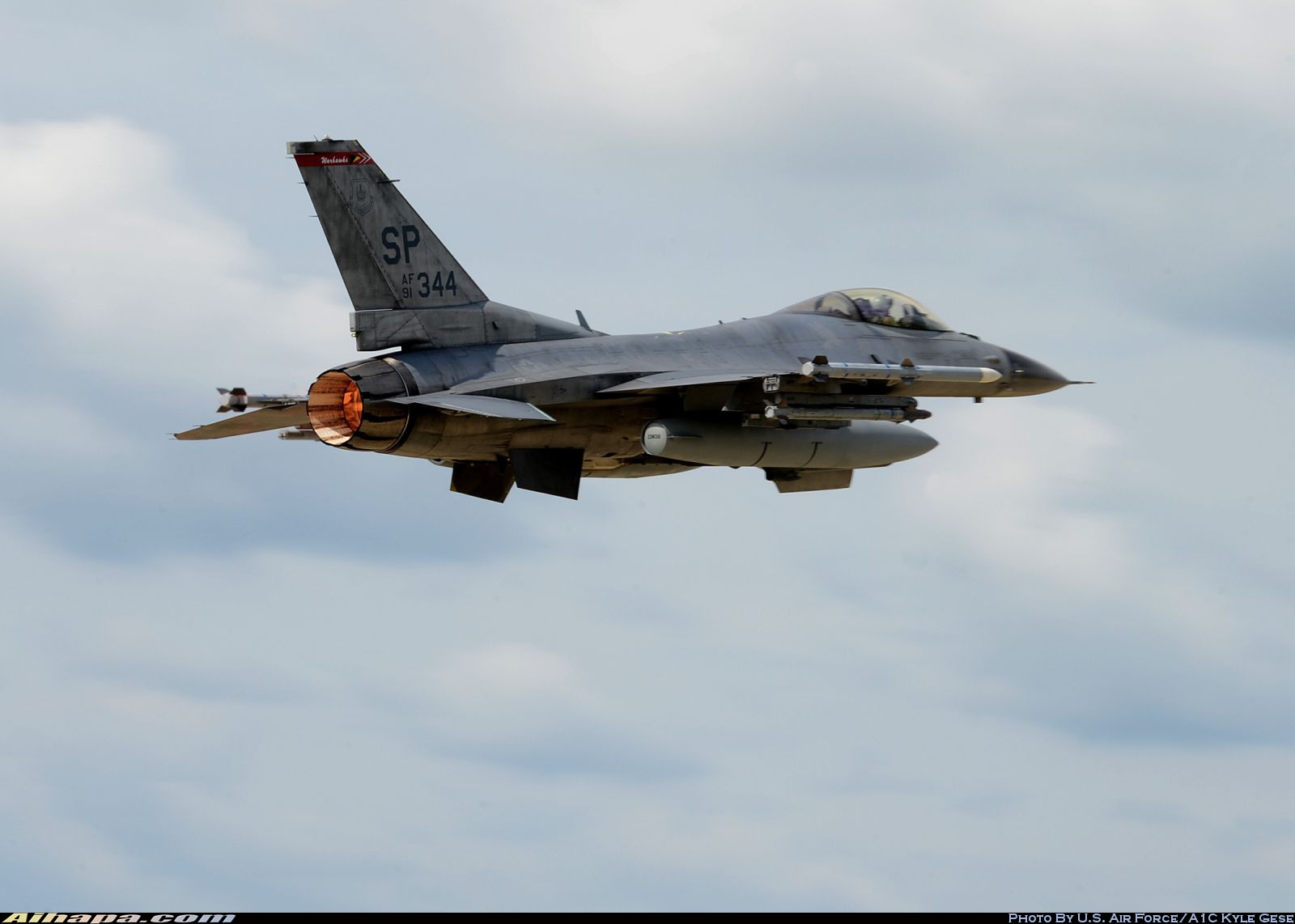 洛克希德-马丁 F-16CM&ldquo;战隼&rdquo; \vert{} ID:7715