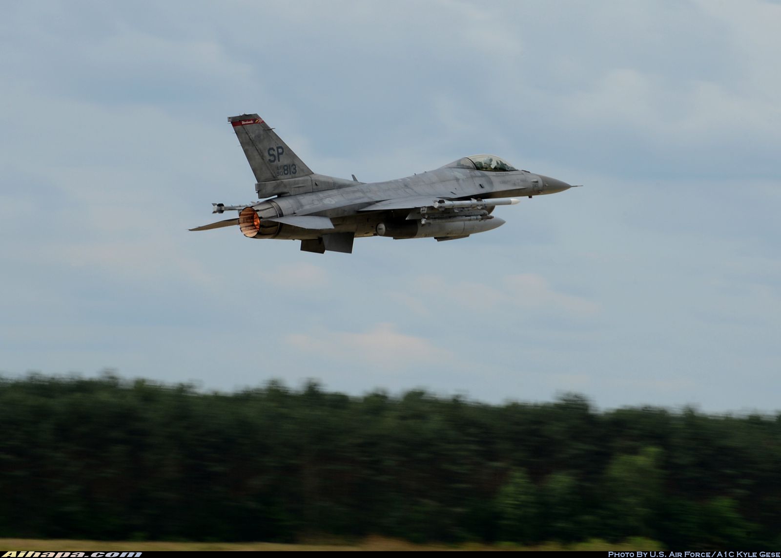 洛克希德-马丁 F-16CM&ldquo;战隼&rdquo; \vert{} ID:7717