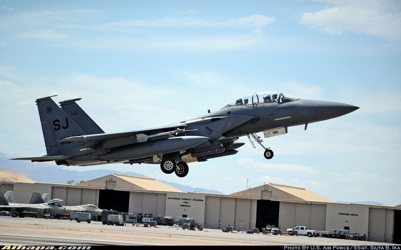 麦克唐纳-道格拉斯 F-15E&ldquo;攻击鹰&rdquo; \vert{} ID:22718