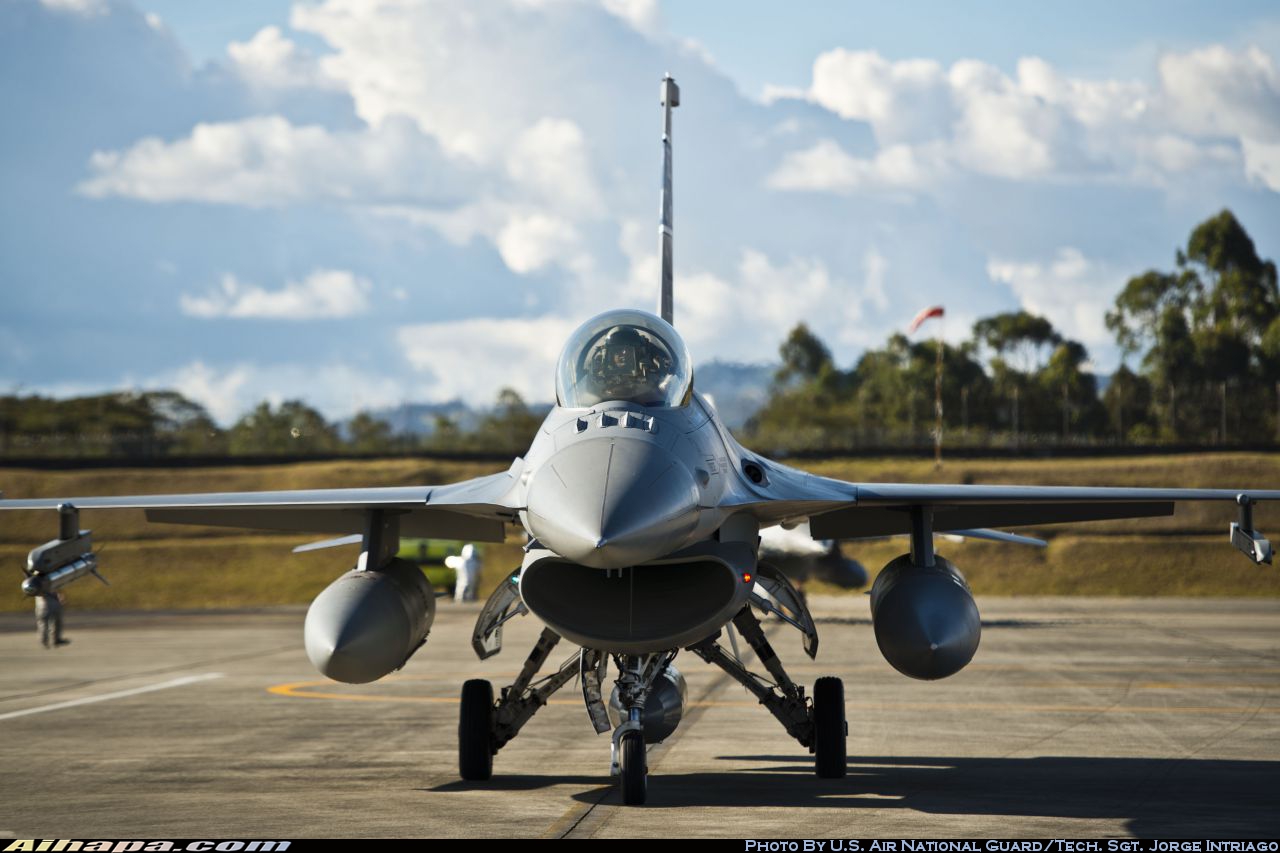 洛克希德-马丁 F-16CM&ldquo;战隼&rdquo; \vert{} ID:10048