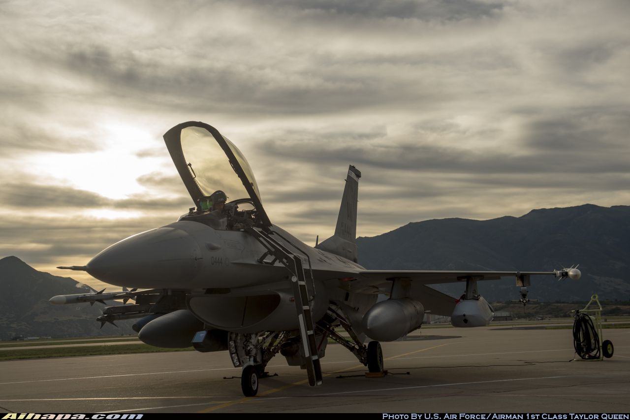 通用动力 F-16CM&ldquo;战隼&rdquo; \vert{} ID:10420