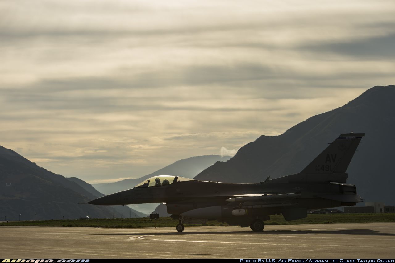 通用动力 F-16CM&ldquo;战隼&rdquo; \vert{} ID:10422