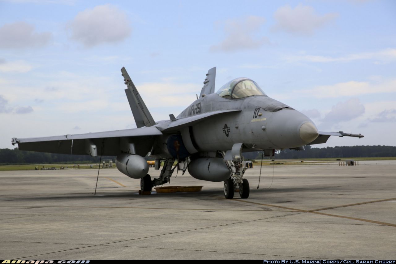 麦克唐纳-道格拉斯 F/A-18C&ldquo;大黄蜂&rdquo; \vert{} ID:13353