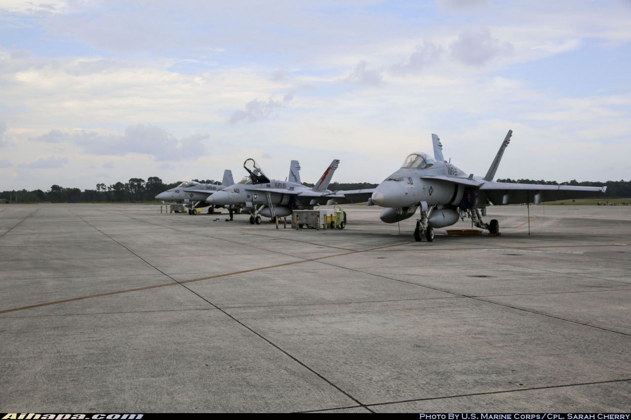 麦克唐纳-道格拉斯 F/A-18C&ldquo;大黄蜂&rdquo; \vert{} ID:13355