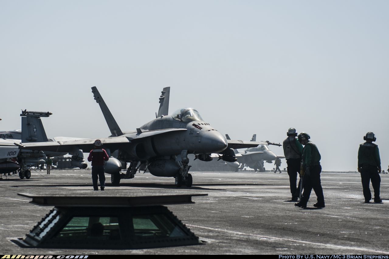 麦克唐纳-道格拉斯 F/A-18C&ldquo;大黄蜂&rdquo; \vert{} ID:14750