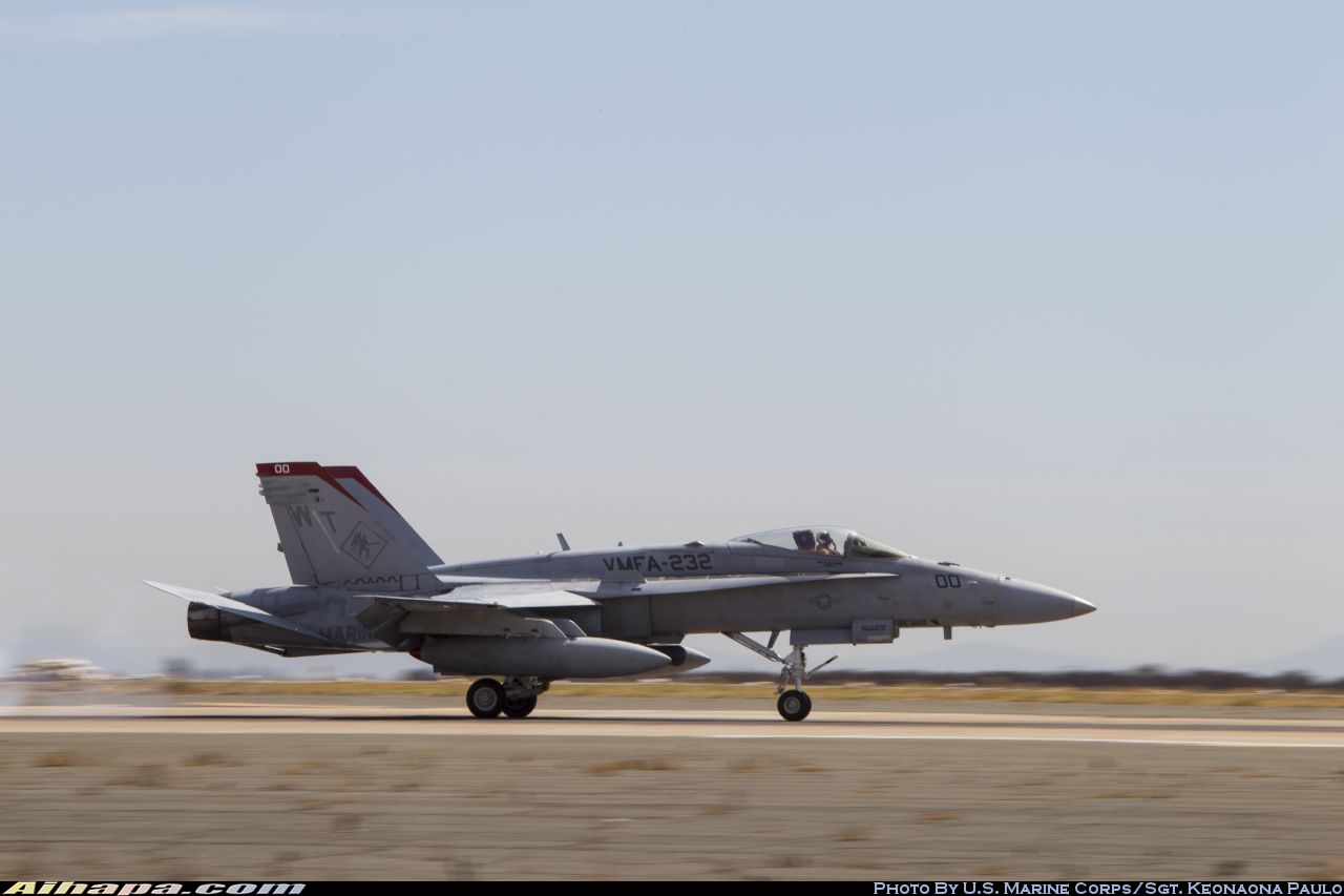 麦克唐纳-道格拉斯 F/A-18C&ldquo;大黄蜂&rdquo; \vert{} ID:14614
